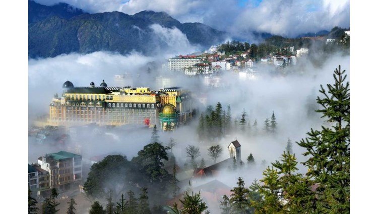 Sa Pa bồng bềnh trong mây trắng